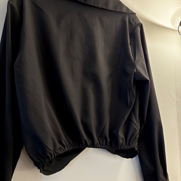 Black Button-Up Cropped Blouse Shirt with Front Twist Knot – Black – Large - Picture 3 of 9